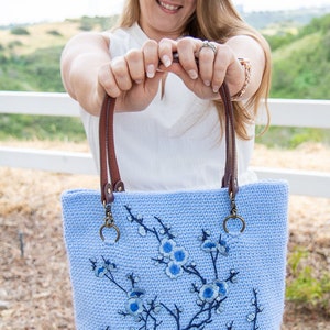 Stylish Blossom CROCHET Tote BAG PATTERN for Spring, Summer, Mother's Day, Birthdays, or as a Gift image 2