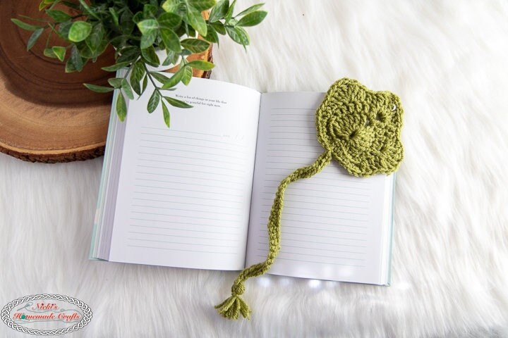 CROCHET LEAF BOOKMARK Pattern Crochet Bookmark Crochet Leaves Easy Crochet Pattern Crochet Teacher Gift