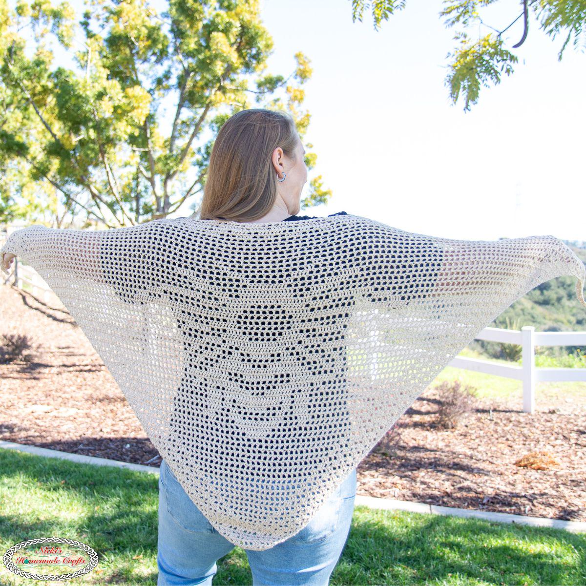 Scialle all'uncinetto filet Italia