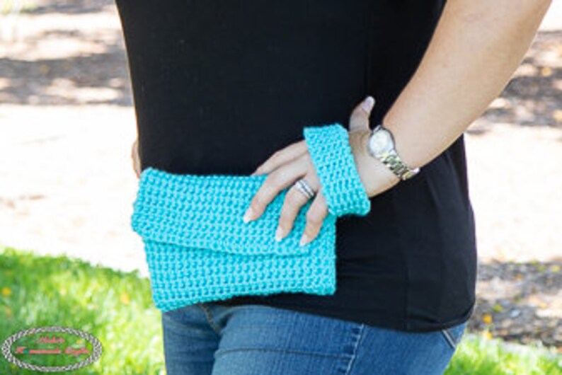 Thick Wristlet PURSE CROCHET PATTERN with 3 Pockets and Zipper using Thermal Crochet No Lining Needed image 6