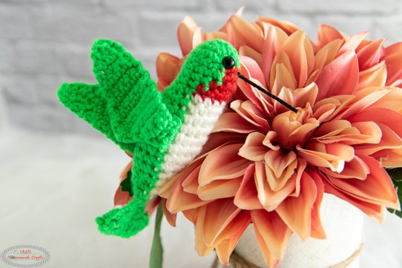 Realistic CROCHET HUMMINGBIRD PATTERN for Spring, Summer, Home Decor, or as a Gift image 10