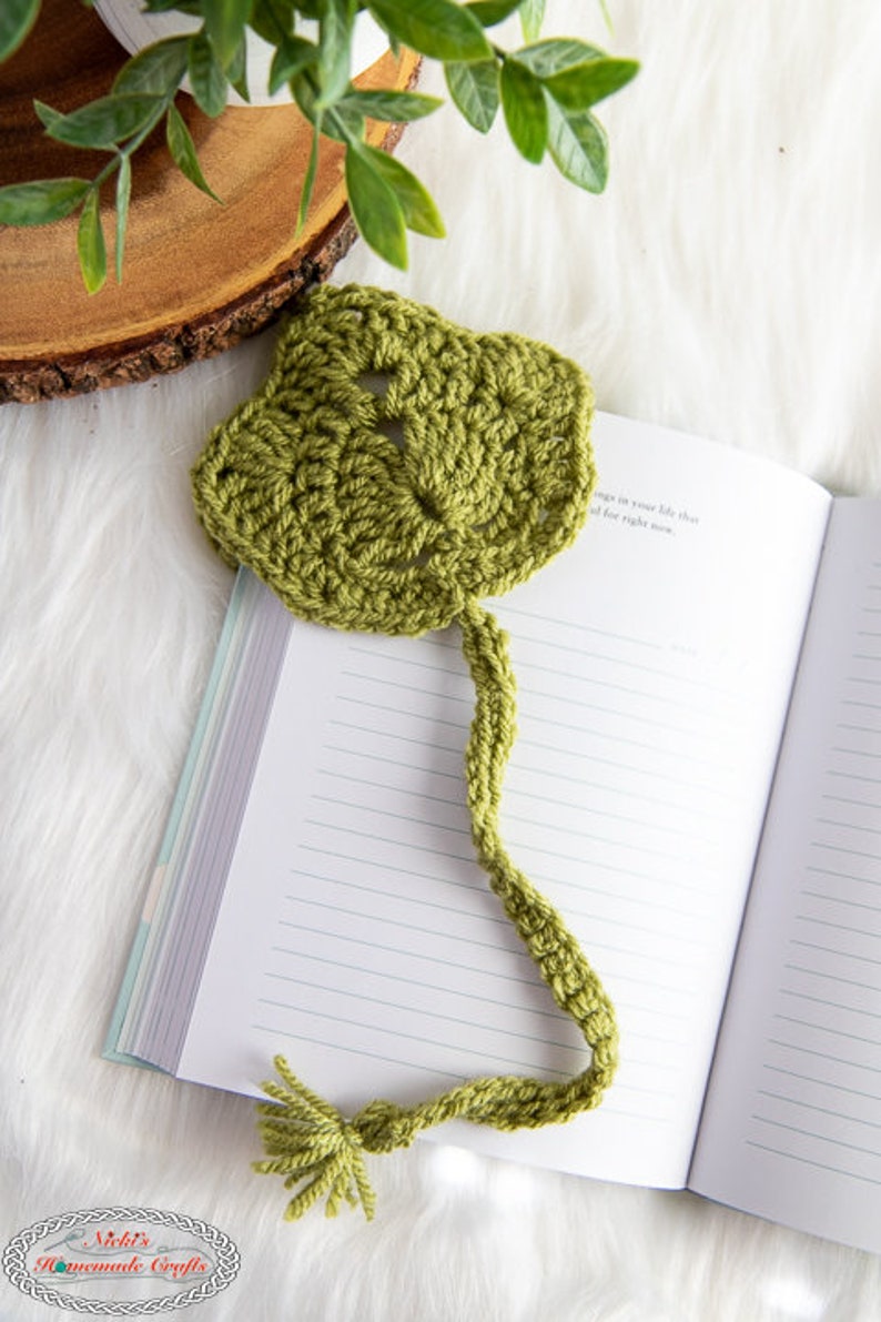 CROCHET LEAF BOOKMARK Pattern Crochet Bookmark Crochet Leaves Easy Crochet Pattern Crochet Teacher Gift image 3