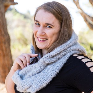 Crochet Pattern / Hooded Infinity Scarf with Pockets image 3