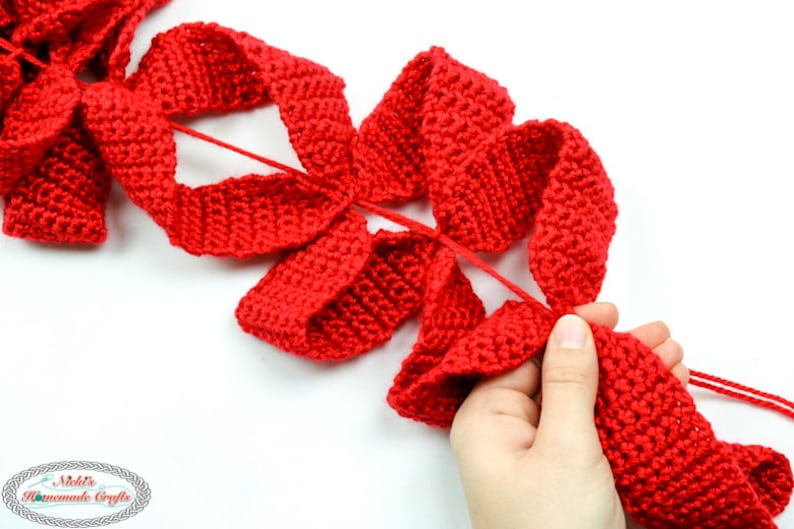 Crochet Pattern: Real Pull String Bow that is Reusable image 4