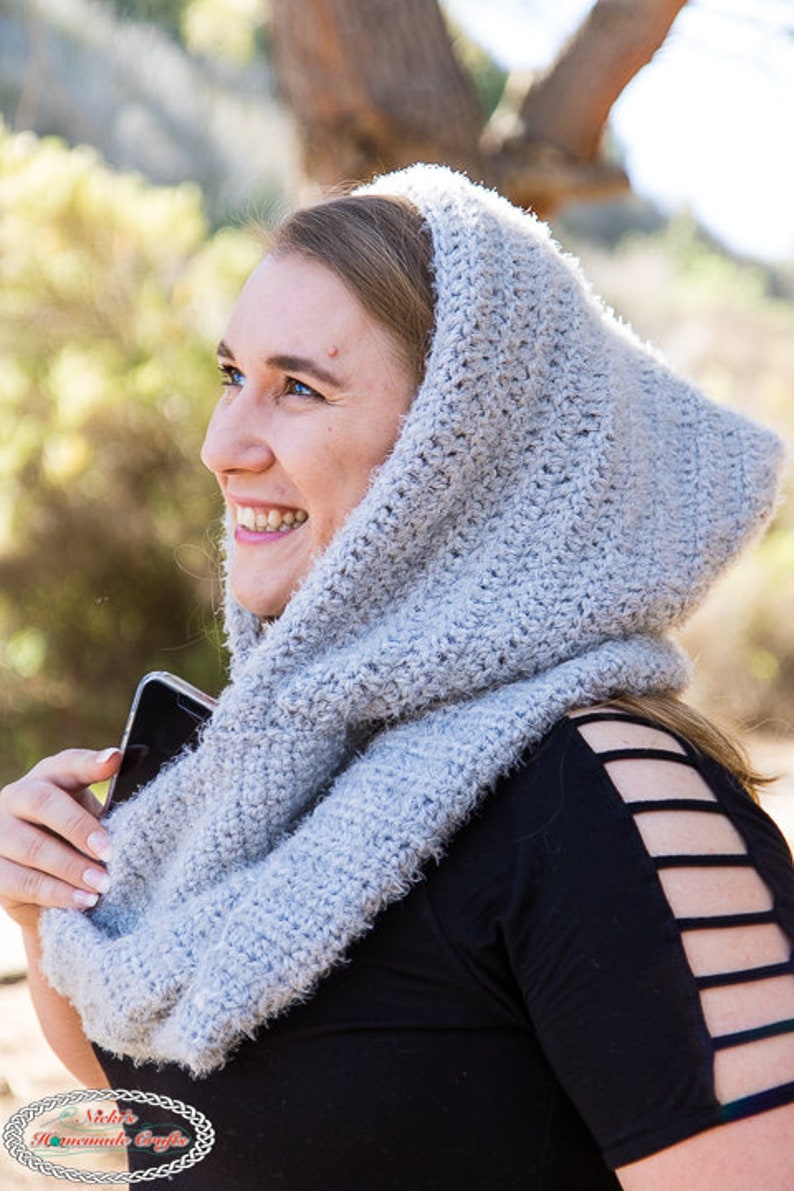 Crochet Pattern / Hooded Infinity Scarf with Pockets image 5