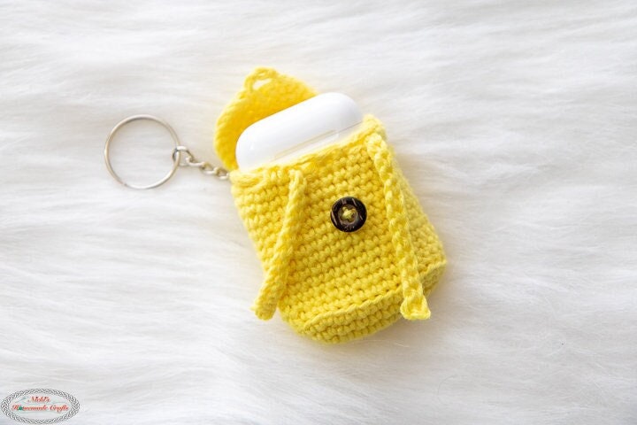 39 Crochet Backpack Patterns with Lambs, Bunnies, and Grannies 27 Tiny Backpack Crochet Airpods Case Crochet Keychain