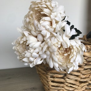 Artificial Mum Stems, Silk Flowers, Vase Filler Cream