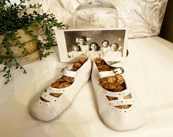 Antique Little Girl's Shoes White Mary Janes 1920's Excellent Condition Adorable Real Leather