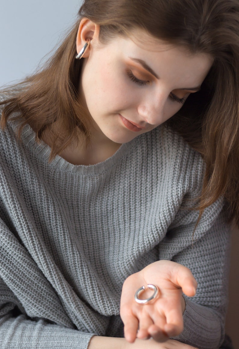 Orecchini a cerchio in argento sterling in oro rosa con CZ – Aura In Pink Inc