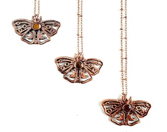 Naszyjnik Isabella Tiger Moth // Biżuteria elektroformowana // Tygrysie oko, lutowany łańcuszek miedziany, naszyjnik z ćmą