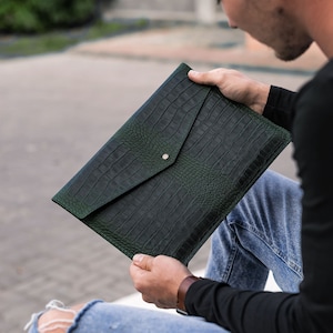 Crocodile embossing MacBook case, MacBook pro 12 13 14 15 16 case, personalized computer case, work from home gift, custom MacBook cover