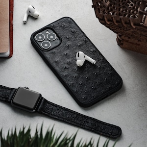 Black ostrich leather gift set, personalized iPhone 12 13 14 15 16 case, apple watch band, name phone case, iwatch band 42 44 45 49 mm