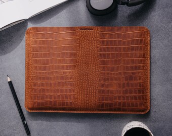 Krokodil geprägte MacBook Hülle aus Leder, personalisierte Laptop Hülle