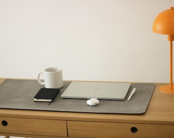 Tappetino per mouse grigio di grandi dimensioni, accessori da scrivania personalizzati, tappetino per mouse da gioco, tappetino da scrivania in pelle, tappetino per tastiera personalizzato, regalo di compleanno per lui