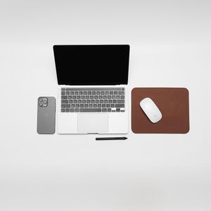 Braun verrückte Pferd Leder Schreibtischunterlage, personalisiertes Computerzubehör, kleine Leder Schreibtischmatte, benutzerdefinierte Mausunterlage, Arbeit von zu Hause Geschenk