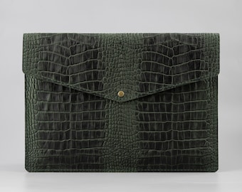 Grüne MacBook Pro 14 Lederhülle, Leder mit Krokoprägung, MacBook Hülle aus Leder, Laptop Tasche, Geschenk für den Mann, Valentinstag