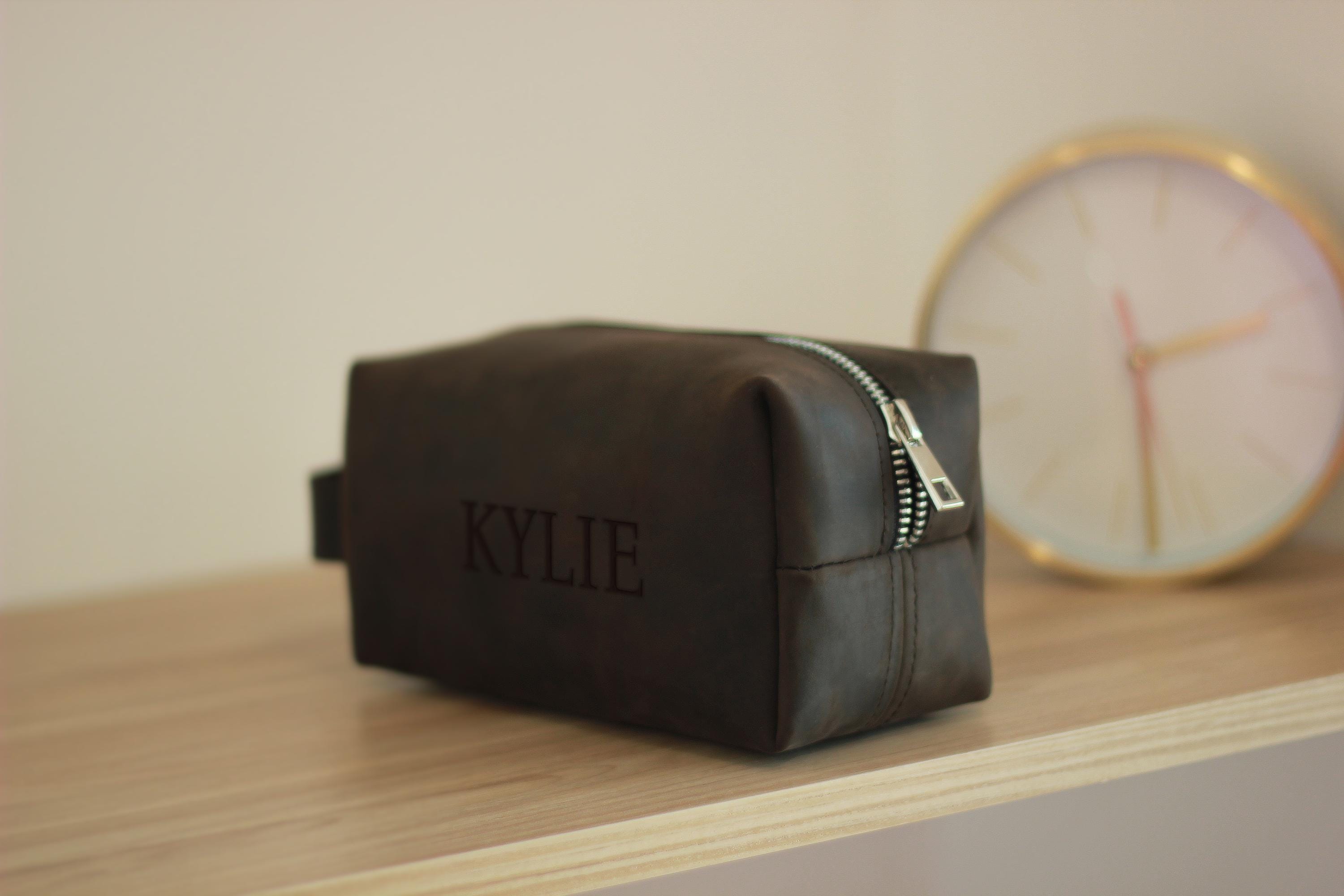 Personalized dark brown dopp kit, leather mens toiletry bag, customized cosmetic bag, groomsmen proposal, barber shop gift, fathers day gift