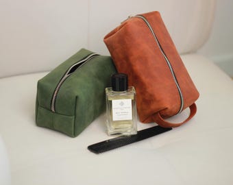 Personalized leather toiletry bag, groomsmen dopp kit, engraved makeup organizer, cosmetic bag, leather makeup bag, fathers day gift