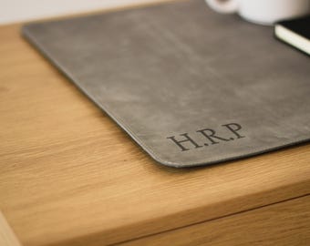 Tappetino da scrivania in pelle inciso, tappetino per mouse personalizzato, tappetino da scrivania in pelle, tappetino per mouse da gioco, accessori per computer personalizzati, arredamento per ufficio domestico
