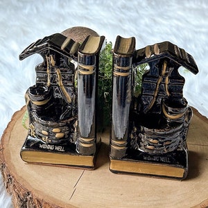 Conjunto de 2 suportes para livros e porta-canetas vintage Lefton - Wishing Well marrom cerâmica tom dourado MCM - fabricado no Japão