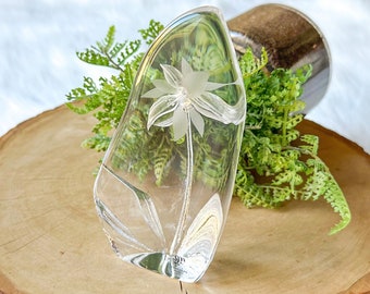 MATS JONASSON Sweden Floral Scandinavia Crystal Art Glass Paperweight Signed Vintage