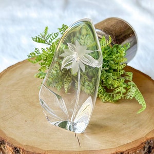 MATS JONASSON Sweden Floral Scandinavia Crystal Art Glass Paperweight Signed Vintage