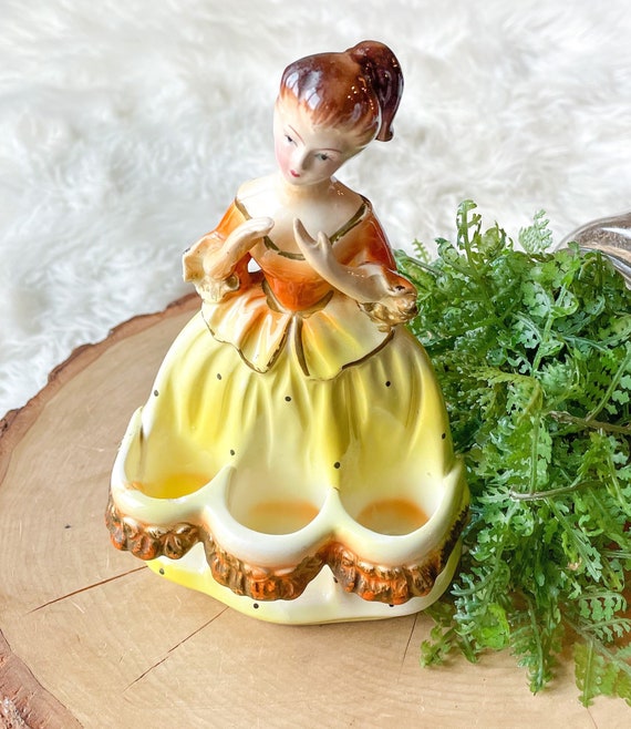 ＊handmade 肉球　石膏　オブジェ　マーブル Vintage Chadwick Girl Figural Lipstick Holder | Yellow Orange