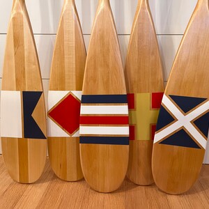 Pagaies peintes // Drapeaux nautiques // Pagaie de canoë décorative peinte à la main // Rame de canoë // Art mural // Collection d'alphabets nautiques ~ BT ~