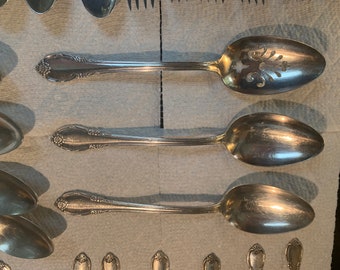 Couverts du souvenir en métal argenté vintage 72 pièces
