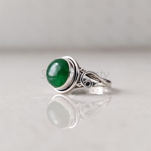 Handmade Sterling Silver Jade Ring: Round Green Gemstone