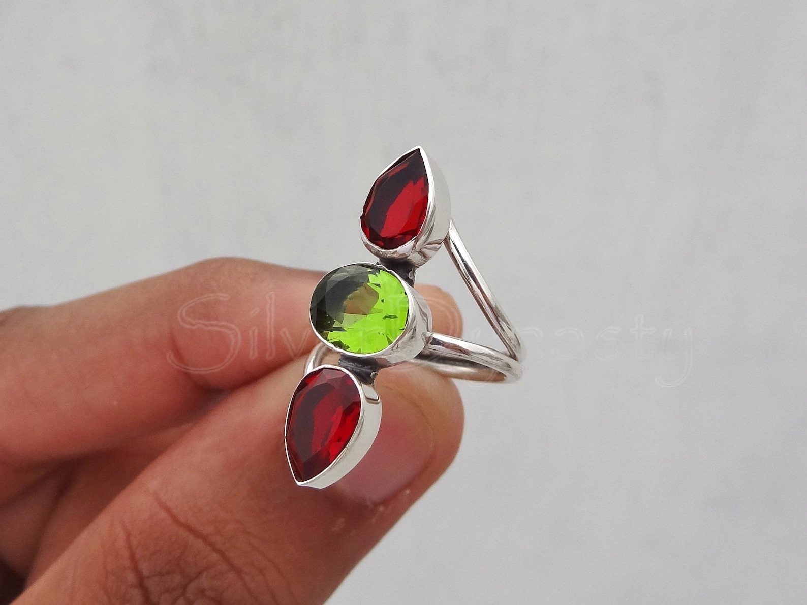 Silver Garnet and Peridot Ring Size 9.5 main image 1
