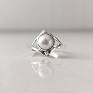 Handmade Sterling Silver Pearl Ring: Boho Women&#39;s Jewelry