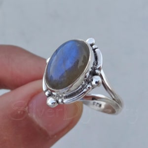 Anillo ovalado de labradorita: Anillo bohemio hecho a mano en plata de ley 925.