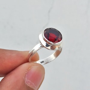 Natural Garnet Ring, 925 solid sterling silver ring, Garnet Silver Ring, Women&#39;s Ring, Birthstone Ring, Minimalist Ring, Promise Ring