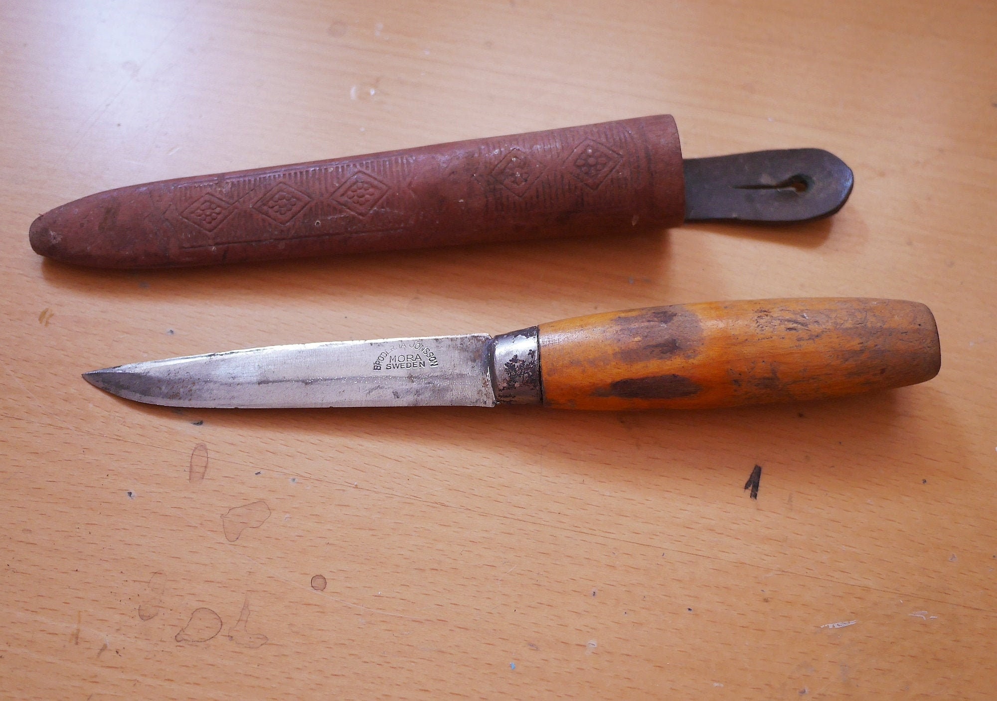 Old Knife ,bröderna Jönsson Mora Sweden. Wooden Handle and Sheath -   India