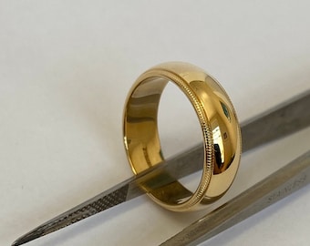 18K Yellow Gold Wedding Band