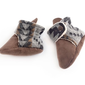 Baby moccasins, furry stay on booties. Newborn boots, Pacific Northwest style, PNW, black + grey gender neutral, non-binary baby.