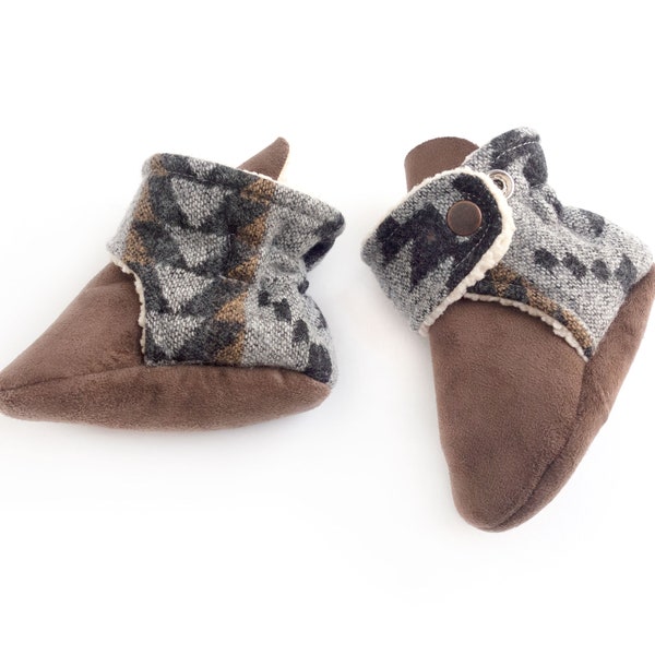 Baby moccasins, furry stay on booties. Newborn boots, Pacific Northwest style, PNW, black + grey gender neutral, non-binary baby.
