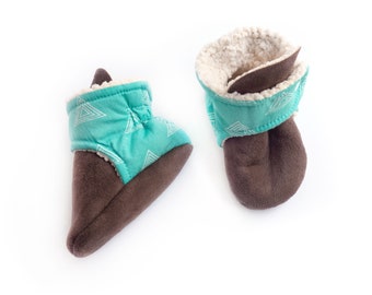 Baby moccs, machine washable. Teal warm toddler shoes with faux shearling. Stay on snap moccasins. Aqua blue booties for newborn boy or girl