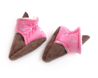 Baby girl coming home outfit, pink baby booties with fashionable faux suede. Handmade baby shower gift, fuzzy soft shoes for newborn niece.