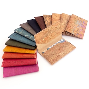 Tarjetero de corcho con motas doradas. Regalo para nuevo trabajo. Billetera pequeña. Perfecta para tarjetas de crédito y de visita.