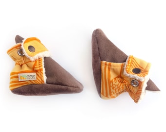 Soft sole shoes, snap-on new baby mocassins. Handcrafted newborn booties. Golden yellow, gender neutral. Unique shower present for twins.