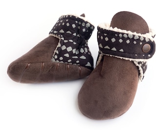 Baby announcement booties, useful baby gift. Cool newborn present for boy or girl, crib shoes that stay on. Black with grey spots design.