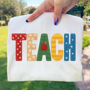 Design de sublimação PNG retrô com patchwork para professores, letras da Apple para sala de aula, volta às aulas.