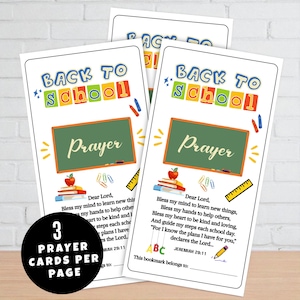 Pode incluir: Cartões de oração de volta às aulas com um design de quadro-negro. Os cartões apresentam as palavras "Back to School" em letras coloridas, um quadro-negro verde com a palavra "Prayer" e uma oração. 3 cartões por página.