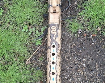 Geschnitzte Floete im indianischen Stil in G 432Hertz