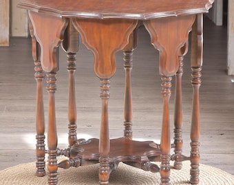 Early 20th Century Colonial Revival Side Table
