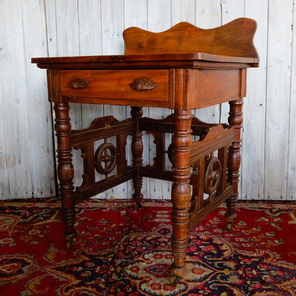 Elegant c. 1900 Victorian Washstand