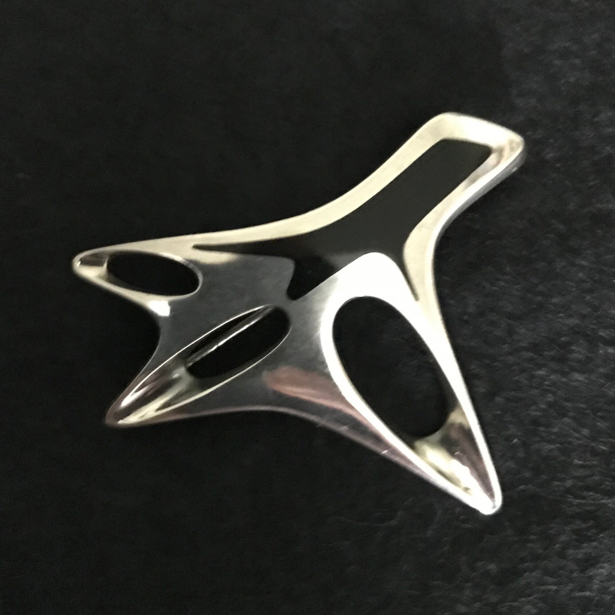   323 ヘニングコッペル ブローチ A258046 il_fullxfull.2617996358_j4vl.jpg