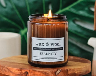 Serenity - Vela de cera de soja pura en frasco ámbar de 255 g con tapa